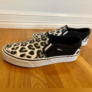 Vans slip on leopard shoes, Black, white & gray leopard, Size women’s 7.5 🖤🤍🐆